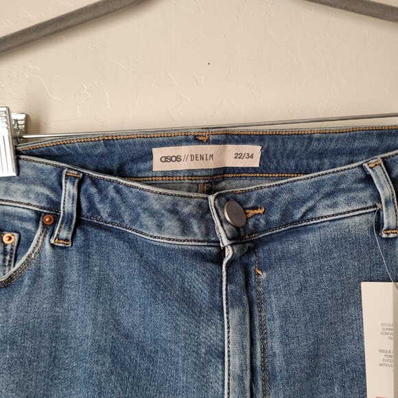 Asos Light Wash Straight Leg Plus Size Jeans - Picture 8 of 8